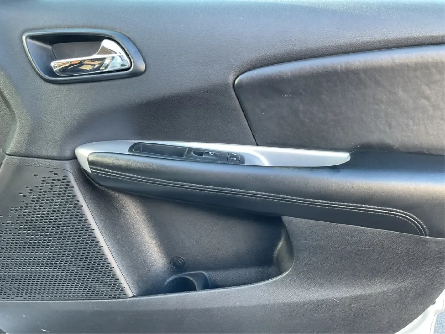 2014 Pearl White Tri-Coat Dodge Journey SXT (3C4PDCBG0ET) with an 3.6L V6 DOHC 24V engine, 6-Speed Automatic transmission, located at 1099 N County Rd 25A, Troy, OH, 45373, (937) 908-9800, 40.057079, -84.212883 - Are you looking for the perfect blend of comfort, versatility, and reliability for your family adventures? Look no further than the 2014 Dodge Journey SXT, available now at Advantage Car and Credit in Troy, OH. This well-equipped SUV is ideal for growing families, weekend road trips, or anyone who n - Photo#19