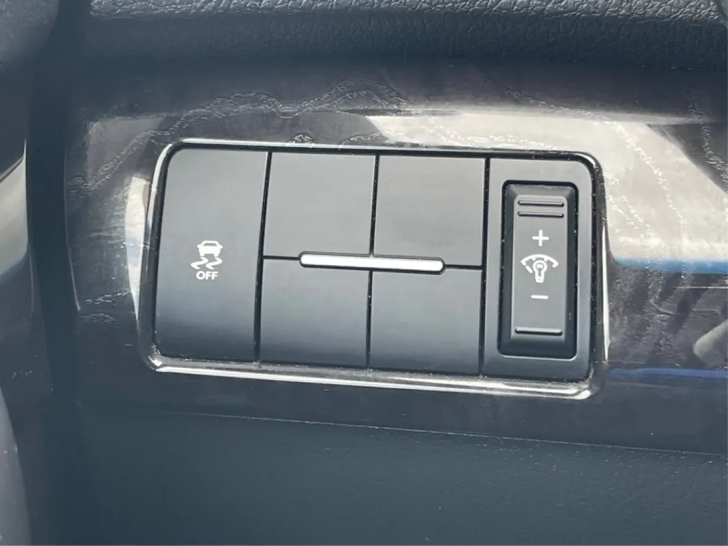 2015 Kia Sorento LX (5XYKT3A60FG) with an 2.4L I-4 gasoline direct injection engine, located at 1184 Kauffman Ave, Fairborn, OH, 45324, (937) 908-9800, 39.807072, -84.030914 - ### Discover Adventure with the 2015 Kia Sorento LX - Your Perfect Family SUV!<br /> <br /> Are you seeking the ideal vehicle for weekend getaways or daily commutes? Look no further! The 2015 Kia Sorento LX is the perfect SUV for growing families and adventure-seekers alike. With its spacious interi - Photo#17