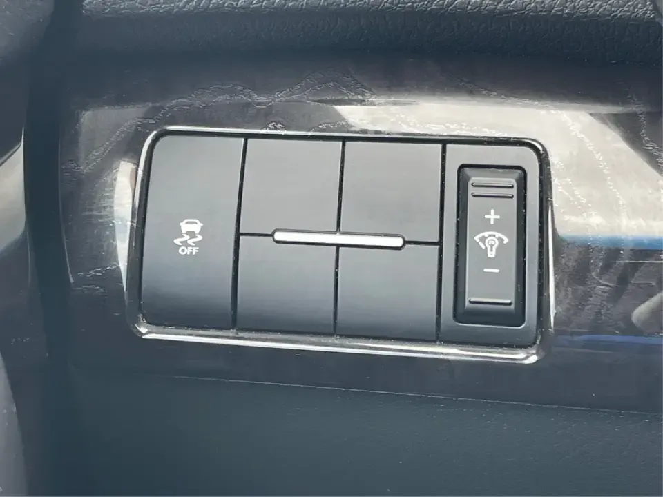 2015 Kia Sorento LX (5XYKT3A60FG) with an 2.4L I-4 gasoline direct injection engine, 6-Speed Automatic transmission, located at 1230 East Main St, Xenia, OH, 45385, (937) 908-9800, 39.688026, -83.910172 - ### Discover Adventure with the 2015 Kia Sorento LX - Your Perfect Family SUV!<br /> <br /> Are you seeking the ideal vehicle for weekend getaways or daily commutes? Look no further! The 2015 Kia Sorento LX is the perfect SUV for growing families and adventure-seekers alike. With its spacious interi - Photo#17