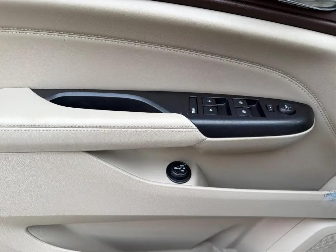 2013 White Cadillac SRX Luxury Collection (3GYFNCE32DS) with an 3.6L V6 DOHC 24V FFV engine, 6-Speed Automatic transmission, located at 8750 N County Rd 25A, Piqua, OH, 45356, (937) 908-9800, 40.164391, -84.232513 - 2013 Cadillac SRX Luxury Collection - Photo#18