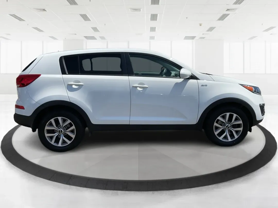 2015 Kia Sportage LX (KNDPBCAC7F7) with an Other engine, located at 4508 South Dixie Dr, Moraine, OH, 45439, (937) 908-9800, 39.689976, -84.218452 - **Explore the Open Road with the 2015 Kia Sportage LX Perfect for Your Next Adventure!**<br /> <br /> Imagine hitting the open road with your loved ones, whether it's a weekend getaway or a daily commute. The 2015 Kia Sportage LX, available at Advantage Car and Credit in Fairborn, OH, is the ideal - Photo#1