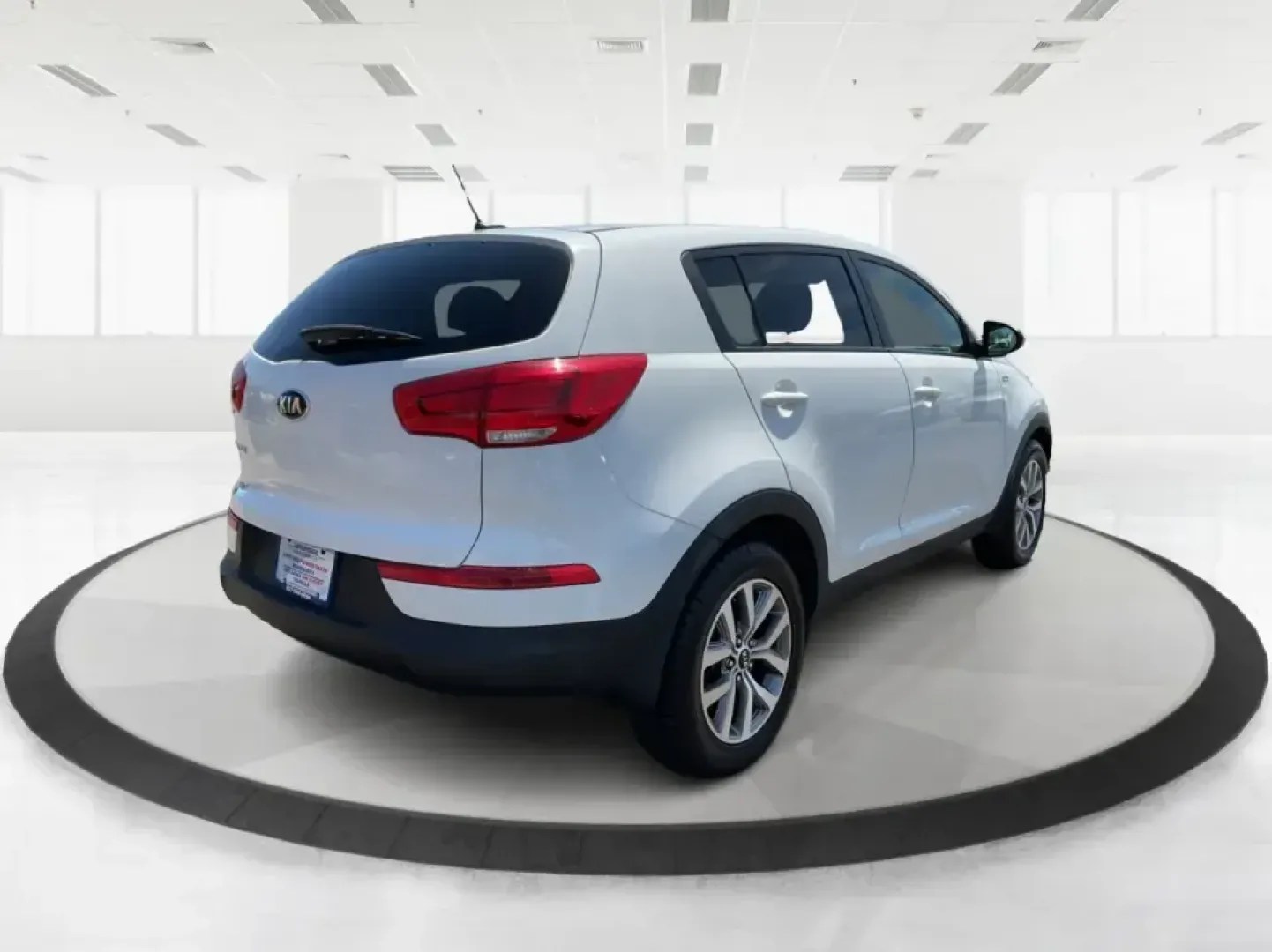 2015 Kia Sportage LX (KNDPBCAC7F7) with an 2.4L V6 DOHC 24V engine, 6-Speed Automatic transmission, located at 4508 South Dixie Dr, Moraine, OH, 45439, (937) 908-9800, 39.689976, -84.218452 - **Explore the Open Road with the 2015 Kia Sportage LX Perfect for Your Next Adventure!**<br /> <br /> Imagine hitting the open road with your loved ones, whether it's a weekend getaway or a daily commute. The 2015 Kia Sportage LX, available at Advantage Car and Credit in Fairborn, OH, is the ideal - Photo#2