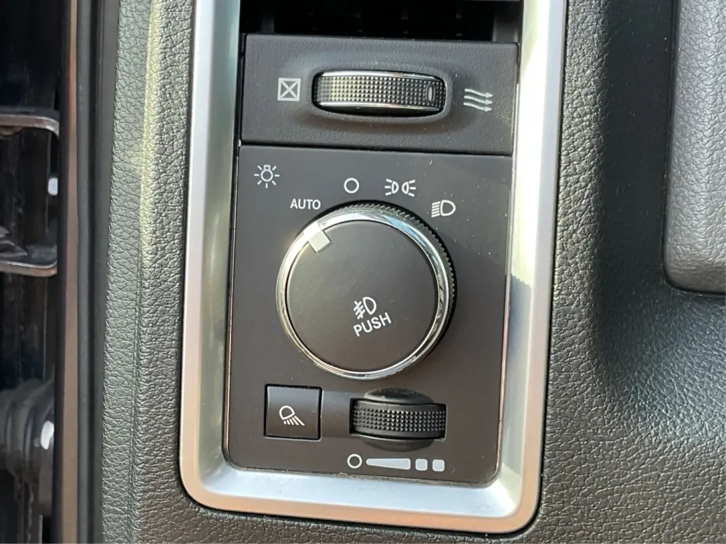 2015 Gray Ram 1500 SLT Quad Cab 4WD (1C6RR7GT3FS) with an 5.7L V8 OHV 16V engine, 8-Speed Automatic transmission, located at 1099 N County Rd 25A, Troy, OH, 45373, (937) 908-9800, 40.057079, -84.212883 - **Experience Adventure and Utility with this 2015 Ram 1500 SLT Quad Cab!**<br /> <br /> Are you ready to elevate your weekend adventures while ensuring your daily commute remains smooth and comfortable? Look no further than this robust 2015 Ram 1500 SLT Quad Cab, now available at Advantage Car and C - Photo#16