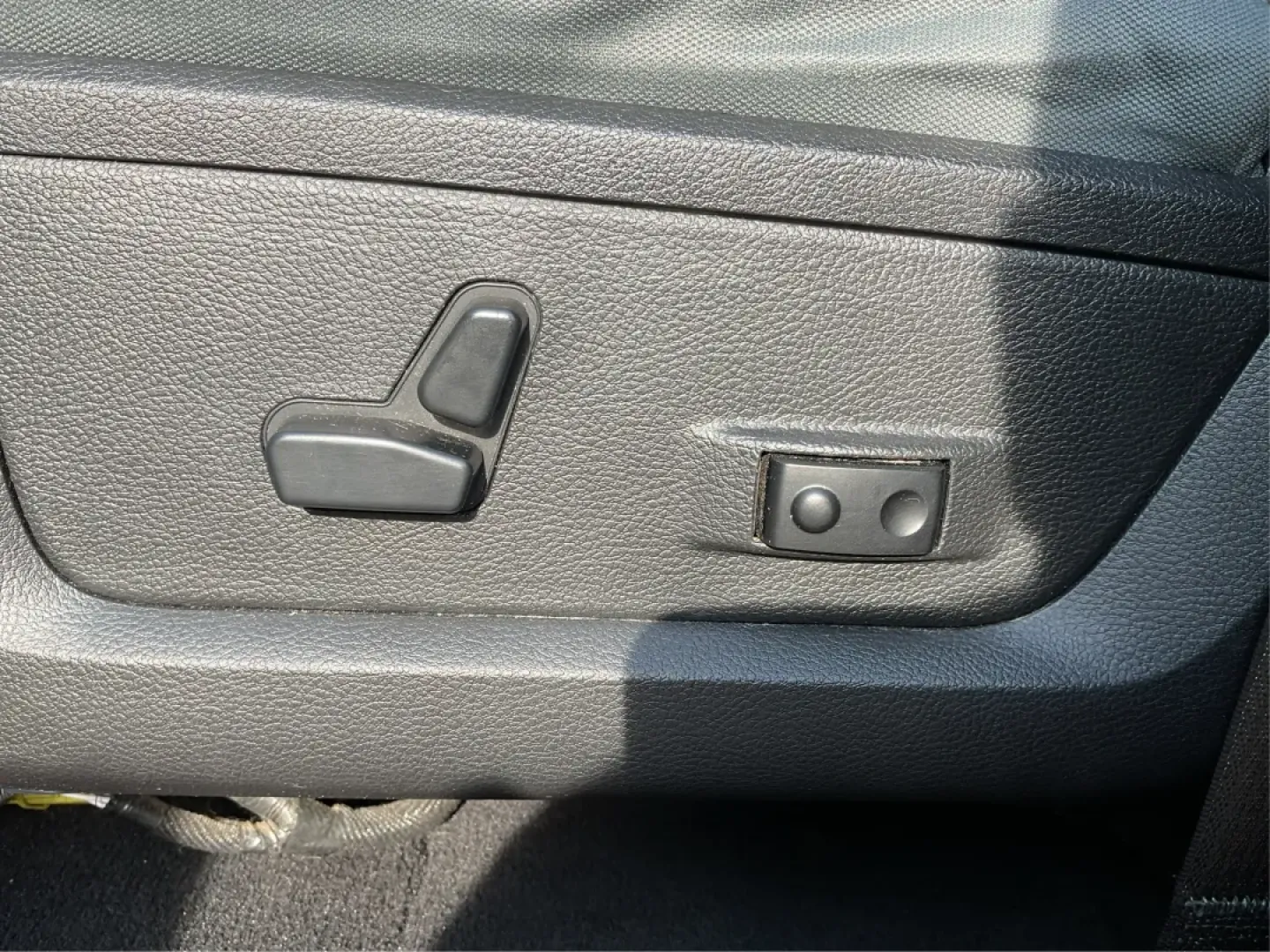 2015 Gray Ram 1500 SLT Quad Cab 4WD (1C6RR7GT3FS) with an 5.7L V8 OHV 16V engine, 8-Speed Automatic transmission, located at 1099 N County Rd 25A, Troy, OH, 45373, (937) 908-9800, 40.057079, -84.212883 - **Experience Adventure and Utility with this 2015 Ram 1500 SLT Quad Cab!**<br /> <br /> Are you ready to elevate your weekend adventures while ensuring your daily commute remains smooth and comfortable? Look no further than this robust 2015 Ram 1500 SLT Quad Cab, now available at Advantage Car and C - Photo#17