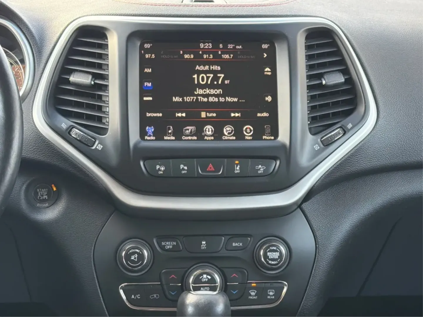 2014 Brilliant Black Crystal P Jeep Cherokee Trailhawk 4WD (1C4PJMBS4EW) with an 3.2L V6 DOHC 24V engine, 9-Speed Automatic transmission, located at 4508 South Dixie Dr, Moraine, OH, 45439, (937) 908-9800, 39.689976, -84.218452 - **Explore New Horizons with the 2014 Jeep Cherokee Trailhawk Your Adventure Awaits!**<br /> <br /> Looking for a vehicle that can keep up with your adventurous spirit while still being suitable for everyday life? Look no further than the 2014 Jeep Cherokee Trailhawk! This capable crossover SUV is p - Photo#13