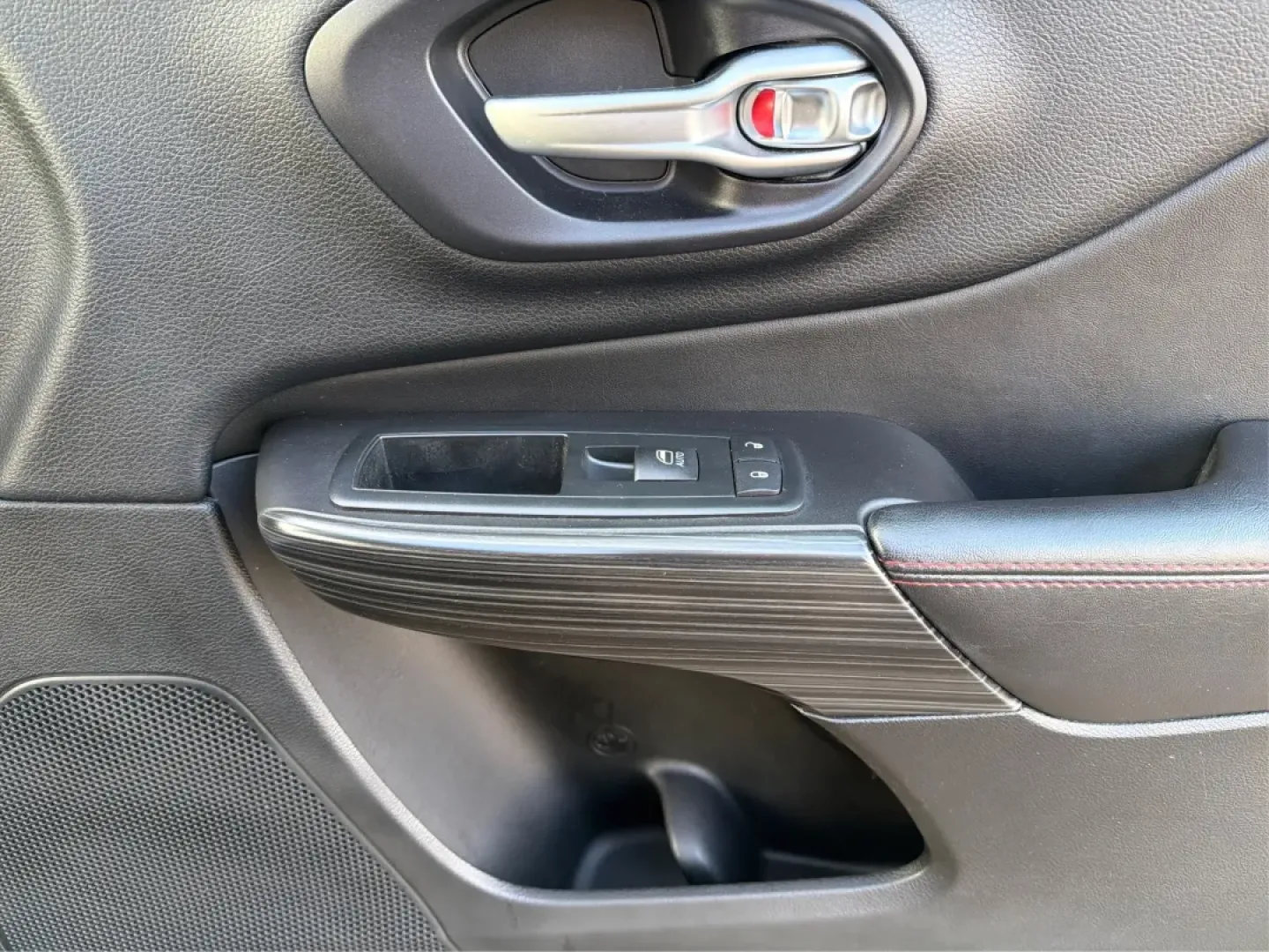 2014 Brilliant Black Crystal P Jeep Cherokee Trailhawk 4WD (1C4PJMBS4EW) with an 3.2L V6 DOHC 24V engine, 9-Speed Automatic transmission, located at 4508 South Dixie Dr, Moraine, OH, 45439, (937) 908-9800, 39.689976, -84.218452 - **Explore New Horizons with the 2014 Jeep Cherokee Trailhawk Your Adventure Awaits!**<br /> <br /> Looking for a vehicle that can keep up with your adventurous spirit while still being suitable for everyday life? Look no further than the 2014 Jeep Cherokee Trailhawk! This capable crossover SUV is p - Photo#20