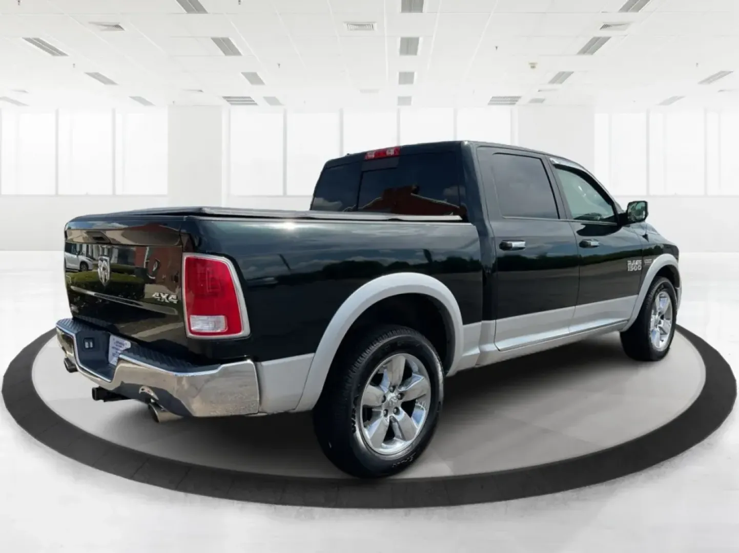 2015 Ram 1500 Laramie Crew Cab SWB 4WD (1C6RR7NT7FS) with an 5.7L V8 OHV 16V engine, 8-Speed Automatic transmission, located at 1230 East Main St, Xenia, OH, 45385, (937) 908-9800, 39.688026, -83.910172 - **Unlock Your Weekend Adventures with the 2015 Ram 1500 Laramie Crew Cab 4WD at Jamestown Auto Sales!**<br /> <br /> Are you ready to elevate your lifestyle with a vehicle that combines power, comfort, and versatility? Look no further than this 2015 Ram 1500 Laramie Crew Cab SWB, the ultimate truck - Photo#2