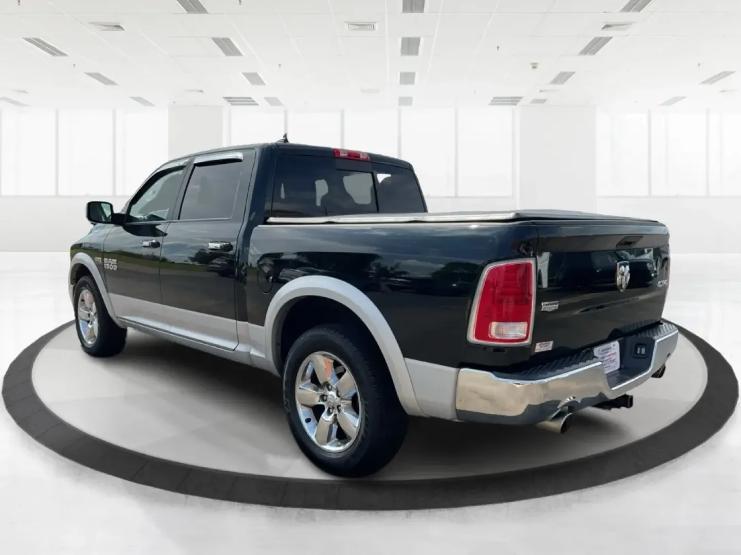 2015 Ram 1500 Laramie Crew Cab SWB 4WD (1C6RR7NT7FS) with an 5.7L V8 OHV 16V engine, 8-Speed Automatic transmission, located at 1230 East Main St, Xenia, OH, 45385, (937) 908-9800, 39.688026, -83.910172 - **Unlock Your Weekend Adventures with the 2015 Ram 1500 Laramie Crew Cab 4WD at Jamestown Auto Sales!**<br /> <br /> Are you ready to elevate your lifestyle with a vehicle that combines power, comfort, and versatility? Look no further than this 2015 Ram 1500 Laramie Crew Cab SWB, the ultimate truck - Photo#4