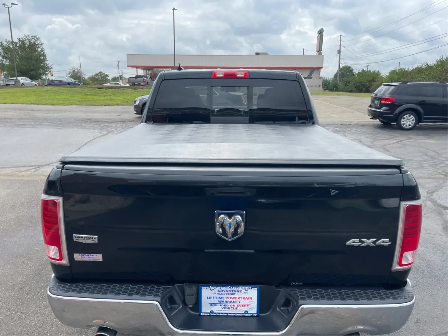 2015 Ram 1500 Laramie Crew Cab SWB 4WD (1C6RR7NT7FS) with an 5.7L V8 OHV 16V engine, 8-Speed Automatic transmission, located at 1230 East Main St, Xenia, OH, 45385, (937) 908-9800, 39.688026, -83.910172 - **Unlock Your Weekend Adventures with the 2015 Ram 1500 Laramie Crew Cab 4WD at Jamestown Auto Sales!**<br /> <br /> Are you ready to elevate your lifestyle with a vehicle that combines power, comfort, and versatility? Look no further than this 2015 Ram 1500 Laramie Crew Cab SWB, the ultimate truck - Photo#12