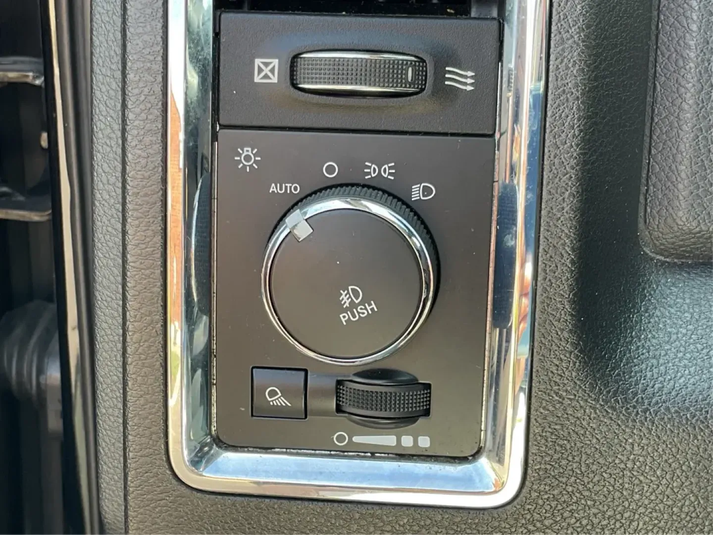 2015 Ram 1500 Laramie Crew Cab SWB 4WD (1C6RR7NT7FS) with an 5.7L V8 OHV 16V engine, 8-Speed Automatic transmission, located at 1230 East Main St, Xenia, OH, 45385, (937) 908-9800, 39.688026, -83.910172 - **Unlock Your Weekend Adventures with the 2015 Ram 1500 Laramie Crew Cab 4WD at Jamestown Auto Sales!**<br /> <br /> Are you ready to elevate your lifestyle with a vehicle that combines power, comfort, and versatility? Look no further than this 2015 Ram 1500 Laramie Crew Cab SWB, the ultimate truck - Photo#17