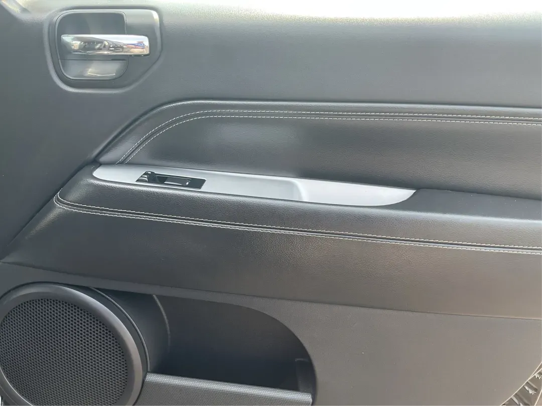 2016 Jeep Compass High Altitude Edition (1C4NJDEB2GD) with an 2.4L I-4 DOHC engine, located at 1230 East Main St, Xenia, OH, 45385, (937) 908-9800, 39.688026, -83.910172 - **Adventure Awaits with this 2016 Jeep Compass High Altitude Edition!**<br /> <br /> Are you ready to elevate your driving experience? Perfect for weekend getaways or long commutes, this 2016 Jeep Compass High Altitude Edition is designed to tackle any journey with confidence and style. At Advantage - Photo#18