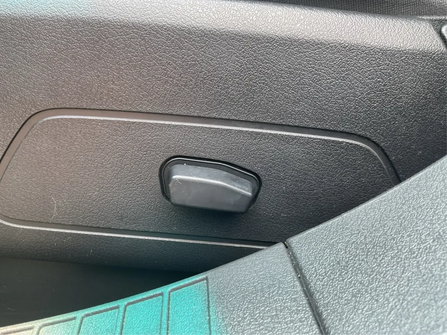 2016 Jeep Compass High Altitude Edition (1C4NJDEB2GD) with an 2.4L I-4 DOHC engine, located at 401 Woodman Dr, Riverside, OH, 45431, (937) 908-9800, 39.760899, -84.123421 - **Adventure Awaits with this 2016 Jeep Compass High Altitude Edition!**<br /> <br /> Are you ready to elevate your driving experience? Perfect for weekend getaways or long commutes, this 2016 Jeep Compass High Altitude Edition is designed to tackle any journey with confidence and style. At Advantage - Photo#17