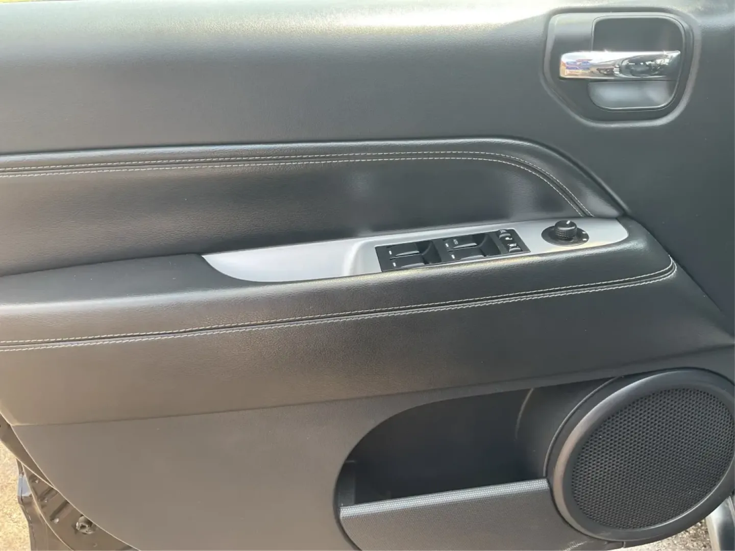 2016 Jeep Compass High Altitude Edition (1C4NJDEB2GD) with an 2.4L I-4 DOHC engine, located at 401 Woodman Dr, Riverside, OH, 45431, (937) 908-9800, 39.760899, -84.123421 - **Adventure Awaits with this 2016 Jeep Compass High Altitude Edition!**<br /> <br /> Are you ready to elevate your driving experience? Perfect for weekend getaways or long commutes, this 2016 Jeep Compass High Altitude Edition is designed to tackle any journey with confidence and style. At Advantage - Photo#18