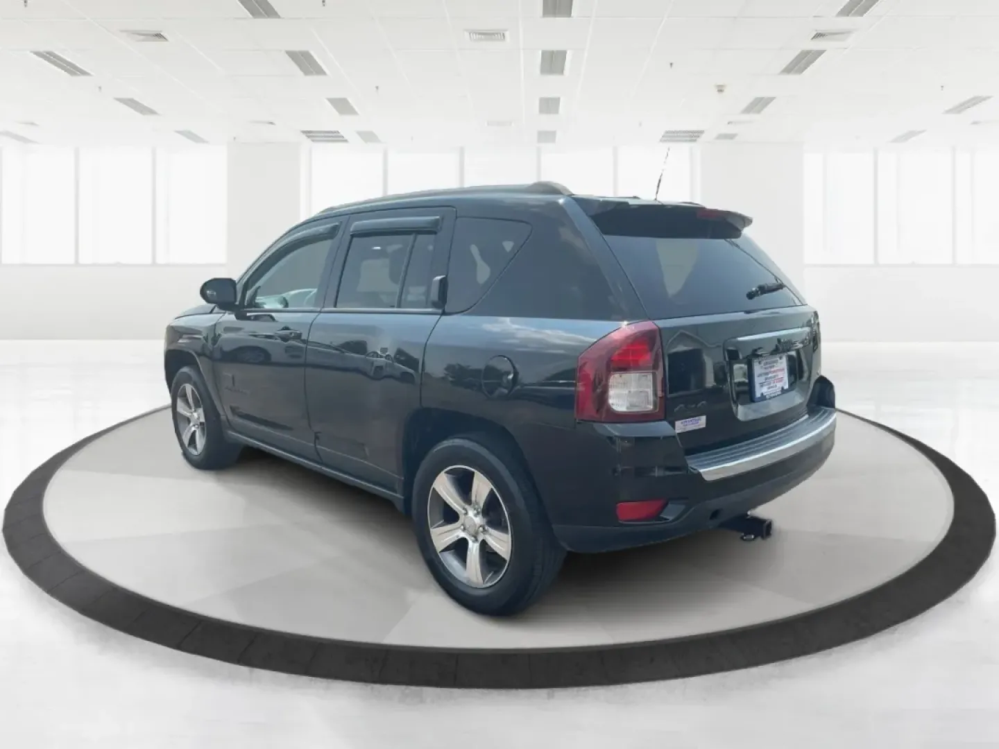 2016 Jeep Compass High Altitude Edition (1C4NJDEB2GD) with an 2.4L I-4 DOHC engine, located at 4508 South Dixie Dr, Moraine, OH, 45439, (937) 908-9800, 39.689976, -84.218452 - **Adventure Awaits with this 2016 Jeep Compass High Altitude Edition!**<br /> <br /> Are you ready to elevate your driving experience? Perfect for weekend getaways or long commutes, this 2016 Jeep Compass High Altitude Edition is designed to tackle any journey with confidence and style. At Advantage - Photo#4