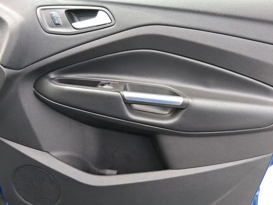 2017 Ford Escape SE 4WD (1FMCU9G93HU) with an 2.0L L4 DOHC 16V engine, 6-Speed Automatic transmission, located at 1230 East Main St, Xenia, OH, 45385, (937) 908-9800, 39.688026, -83.910172 - Discover the ultimate blend of comfort, capability, and style with the 2017 Ford Escape SE 4WD, a perfect companion for families on the go or adventurers seeking their next weekend thrill. With its spacious interior and robust features, this SUV is designed for those who lead an active lifestyle, ma - Photo#20