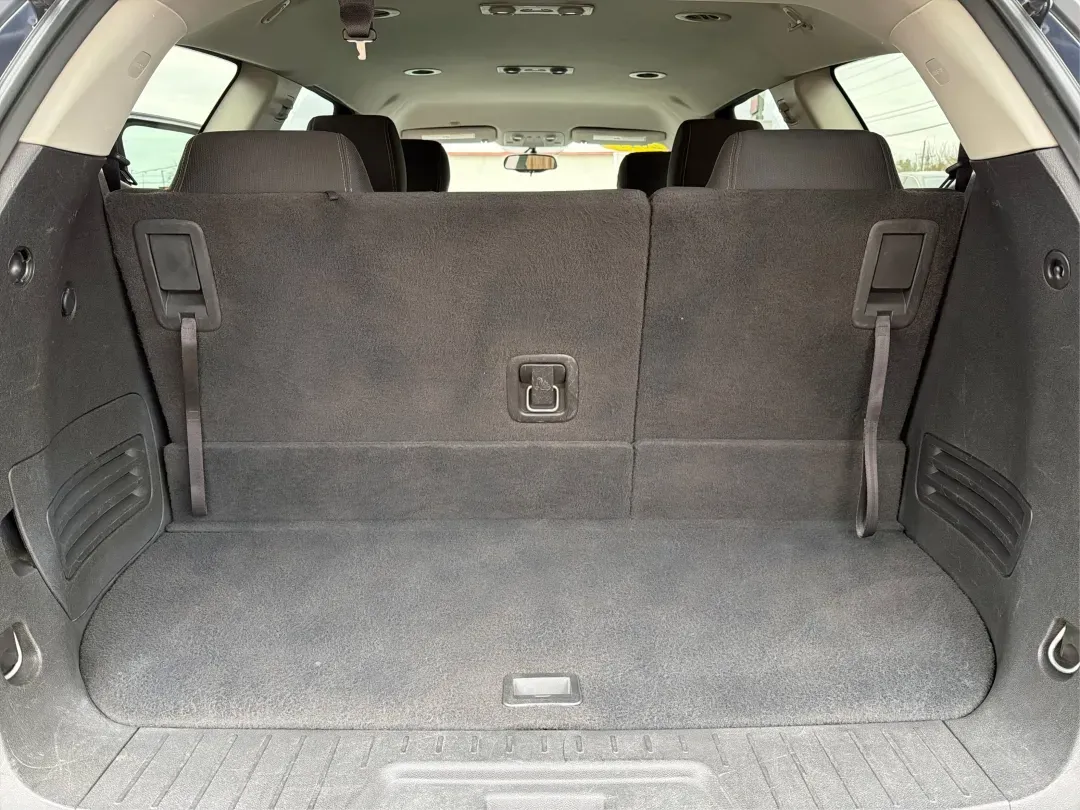 2017 Chevrolet Traverse 1LT AWD (1GNKVGKD7HJ) with an 3.6L V6 DOHC 24V engine, 6-Speed Automatic transmission, located at 8750 N County Rd 25A, Piqua, OH, 45356, (937) 908-9800, 40.164391, -84.232513 - **Discover Your Next Adventure with the 2017 Chevrolet Traverse at Advantage Car and Credit - Fairborn!**<br /> <br /> Are you ready to elevate your family road trips or weekend getaways? The 2017 Chevrolet Traverse, available now at Advantage Car and Credit - Fairborn, is the perfect companion for - Photo#12