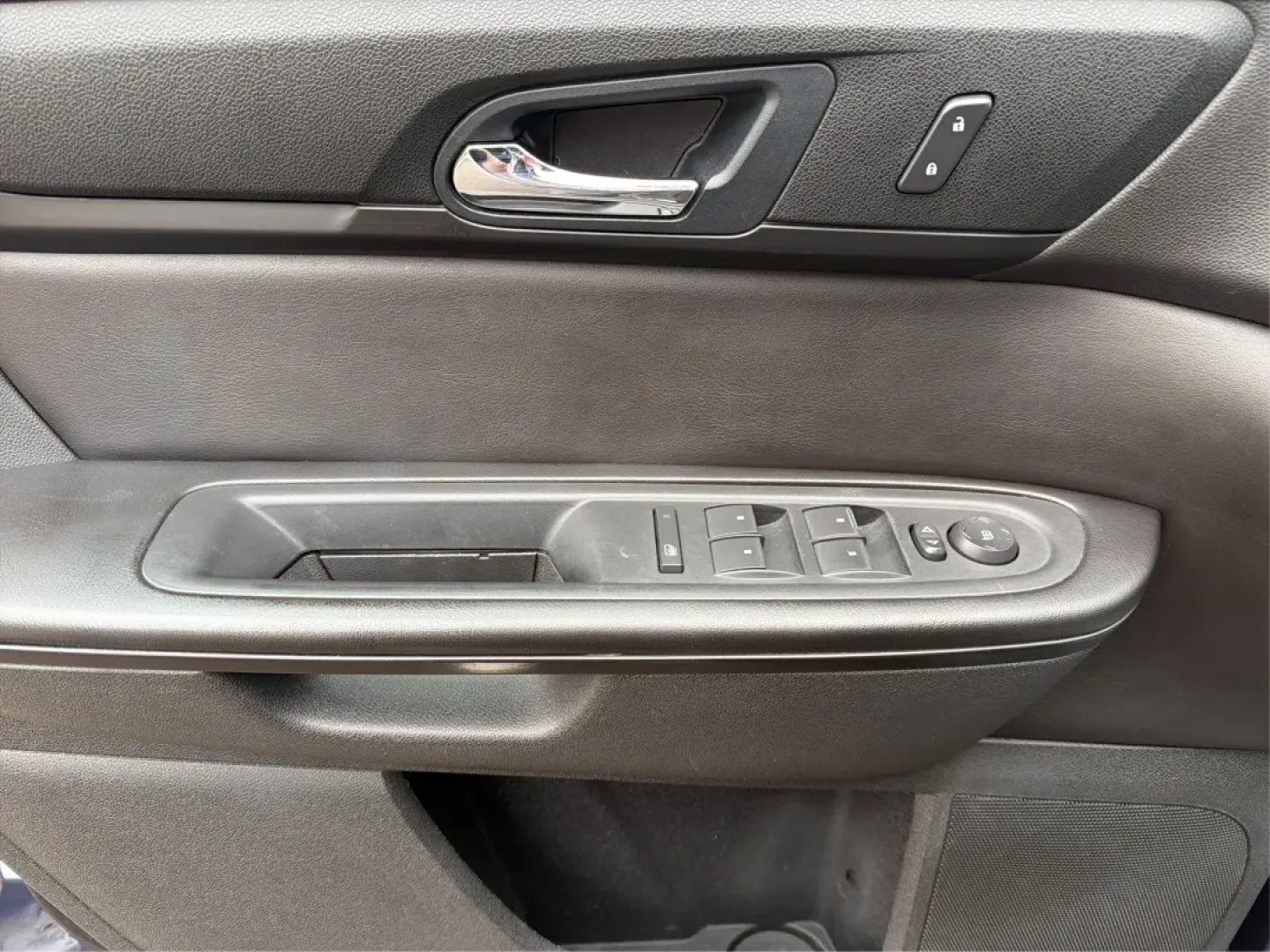 2017 Chevrolet Traverse 1LT AWD (1GNKVGKD7HJ) with an 3.6L V6 DOHC 24V engine, 6-Speed Automatic transmission, located at 8750 N County Rd 25A, Piqua, OH, 45356, (937) 908-9800, 40.164391, -84.232513 - Third Row - Photo#19