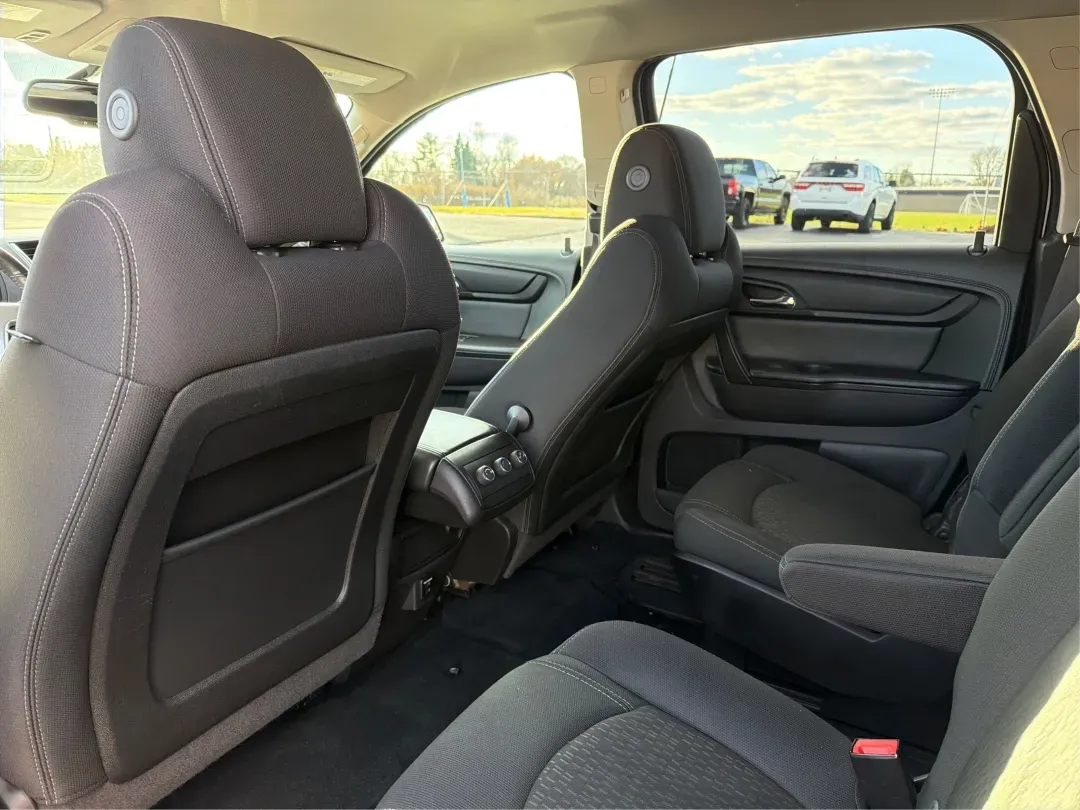 2014 GMC Acadia SLE-2 AWD (1GKKVPKD1EJ) with an 3.6L V6 DOHC 24V engine, 6-Speed Automatic transmission, located at 1230 East Main St, Xenia, OH, 45385, (937) 908-9800, 39.688026, -83.910172 - If you're searching for the perfect family SUV that balances style, comfort, and an adventurous spirit, look no further than this stunning 2014 GMC Acadia SLE-2 AWD, now available at Advantage Car and Credit in Fairborn, OH. With spacious seating for up to eight passengers and the versatility needed - Photo#10