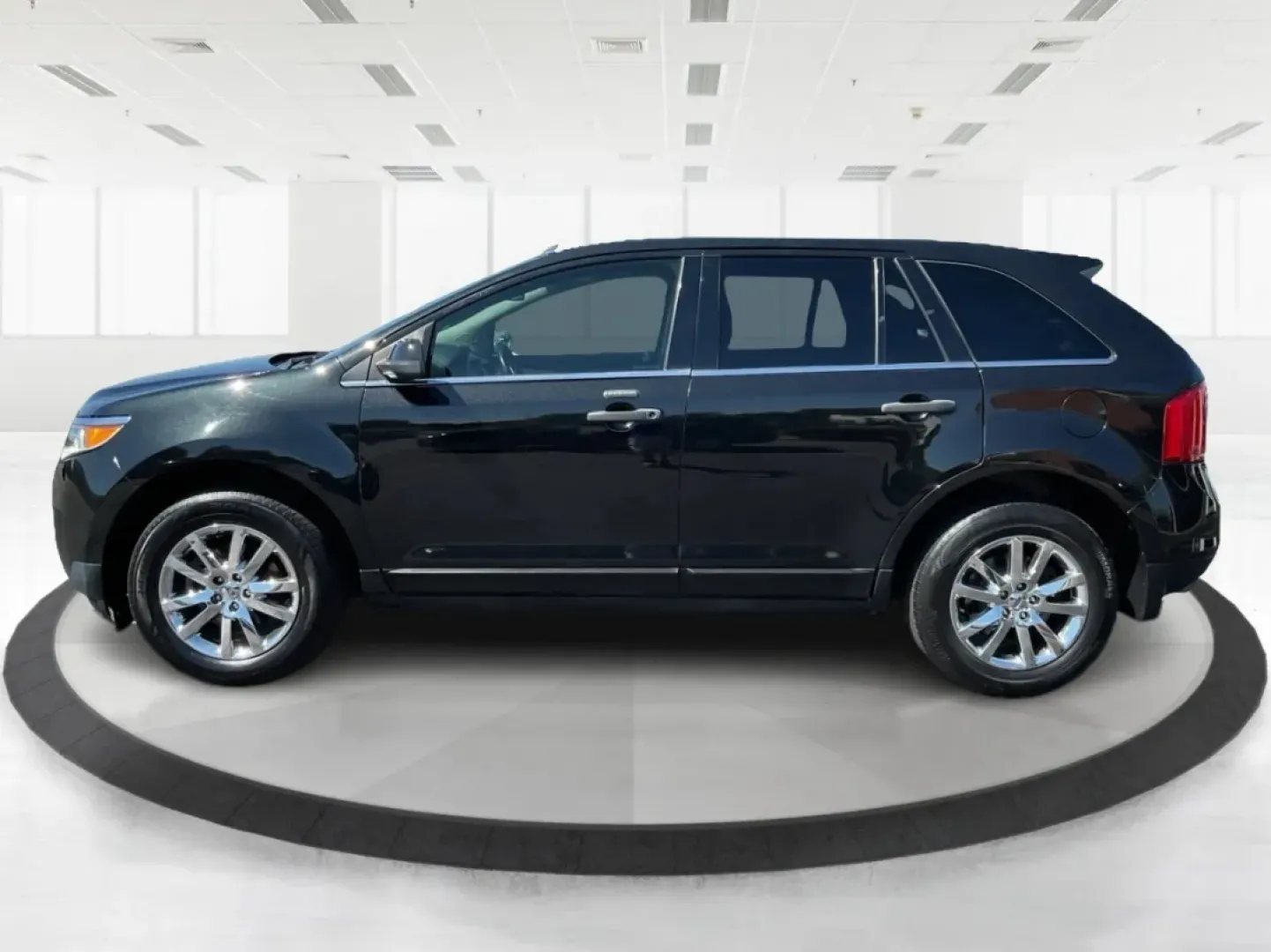 2013 Ford Edge Limited (2FMDK3KC7DB) with an 3.5L V6 DOHC 24V engine, 6-Speed Automatic transmission, located at 1951 S Dayton Lakeview Rd., New Carlisle, OH, 45344, (937) 908-9800, 39.890999, -84.050255 - Are you ready to elevate your driving experience while enjoying the comfort and versatility of an SUV? Look no further than this stunning 2013 Ford Edge Limited, available now at Advantage Car and Credit in Xenia, OH. Perfect for growing families or anyone seeking a reliable vehicle for daily commut - Photo#5
