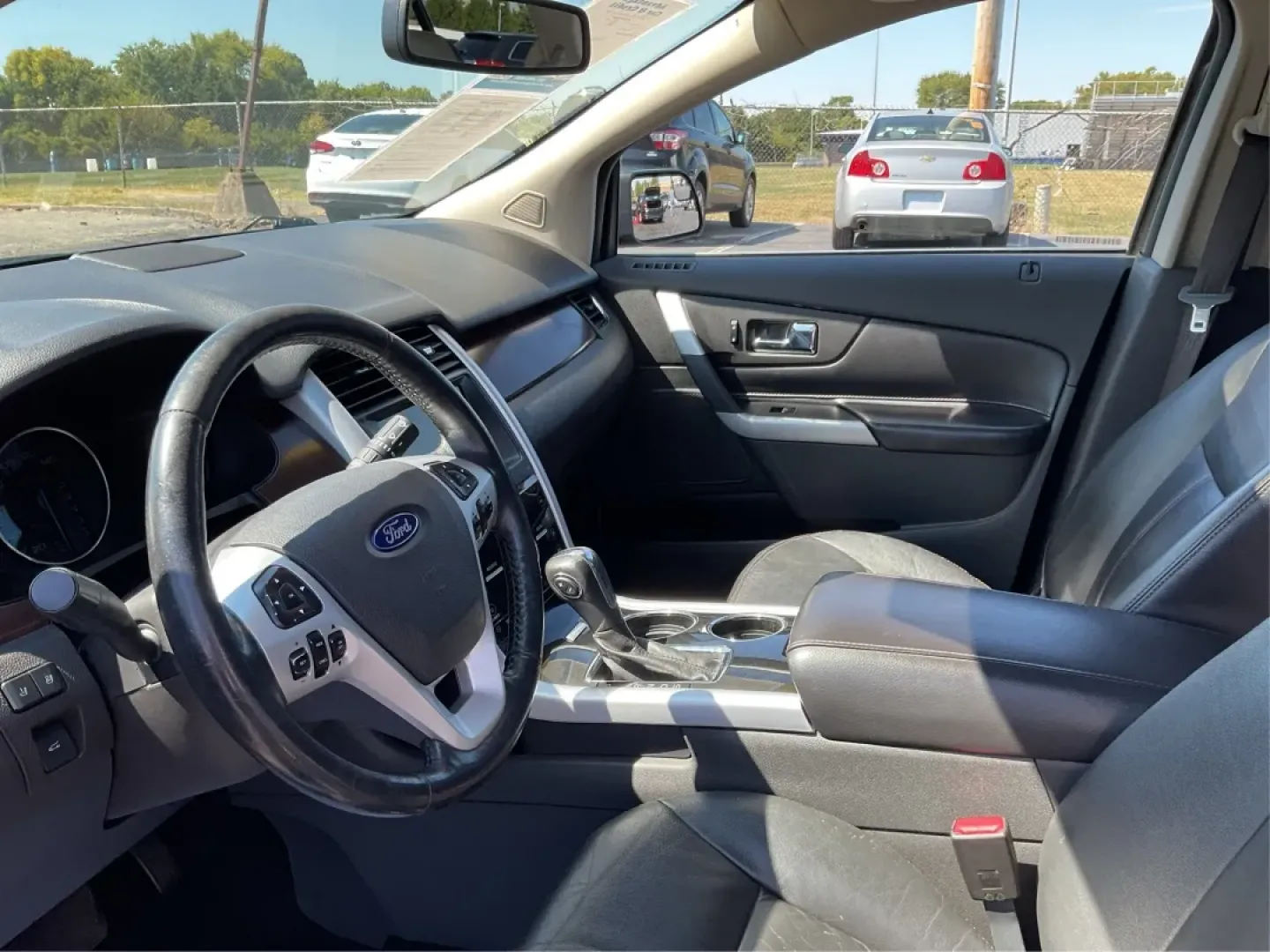 2013 Ford Edge Limited (2FMDK3KC7DB) with an 3.5L V6 DOHC 24V engine, 6-Speed Automatic transmission, located at 1951 S Dayton Lakeview Rd., New Carlisle, OH, 45344, (937) 908-9800, 39.890999, -84.050255 - Are you ready to elevate your driving experience while enjoying the comfort and versatility of an SUV? Look no further than this stunning 2013 Ford Edge Limited, available now at Advantage Car and Credit in Xenia, OH. Perfect for growing families or anyone seeking a reliable vehicle for daily commut - Photo#9