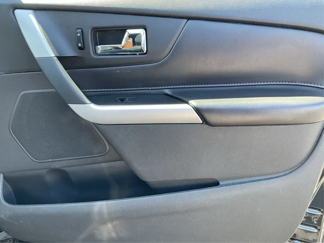 2013 Ford Edge Limited (2FMDK3KC7DB) with an Other engine, located at 1230 East Main St, Xenia, OH, 45385, (937) 908-9800, 39.688026, -83.910172 - Are you ready to elevate your driving experience while enjoying the comfort and versatility of an SUV? Look no further than this stunning 2013 Ford Edge Limited, available now at Advantage Car and Credit in Xenia, OH. Perfect for growing families or anyone seeking a reliable vehicle for daily commut - Photo#20