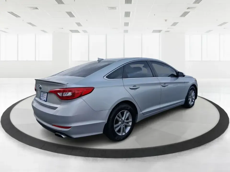 2015 Hyundai Sonata SE (5NPE24AFXFH) with an 2.4L L4 DOHC 16V engine, 7-Speed Automatic transmission, located at 8750 N County Rd 25A, Piqua, OH, 45356, (937) 908-9800, 40.164391, -84.232513 - Need a dependable daily commuter that still feels comfortable for weekend getaways to Dayton, Tipp City, or a quick escape to Charleston Falls Preserve? This 2015 Hyundai Sonata SE in Symphony Silver is a smart, budget-friendly sedan that fits real life in Troy, Ohio-easy to park downtown, smooth on - Photo#2