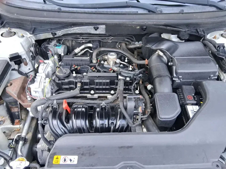 2015 Hyundai Sonata SE (5NPE24AFXFH) with an 2.4L L4 DOHC 16V engine, 7-Speed Automatic transmission, located at 8750 N County Rd 25A, Piqua, OH, 45356, (937) 908-9800, 40.164391, -84.232513 - Need a dependable daily commuter that still feels comfortable for weekend getaways to Dayton, Tipp City, or a quick escape to Charleston Falls Preserve? This 2015 Hyundai Sonata SE in Symphony Silver is a smart, budget-friendly sedan that fits real life in Troy, Ohio-easy to park downtown, smooth on - Photo#11