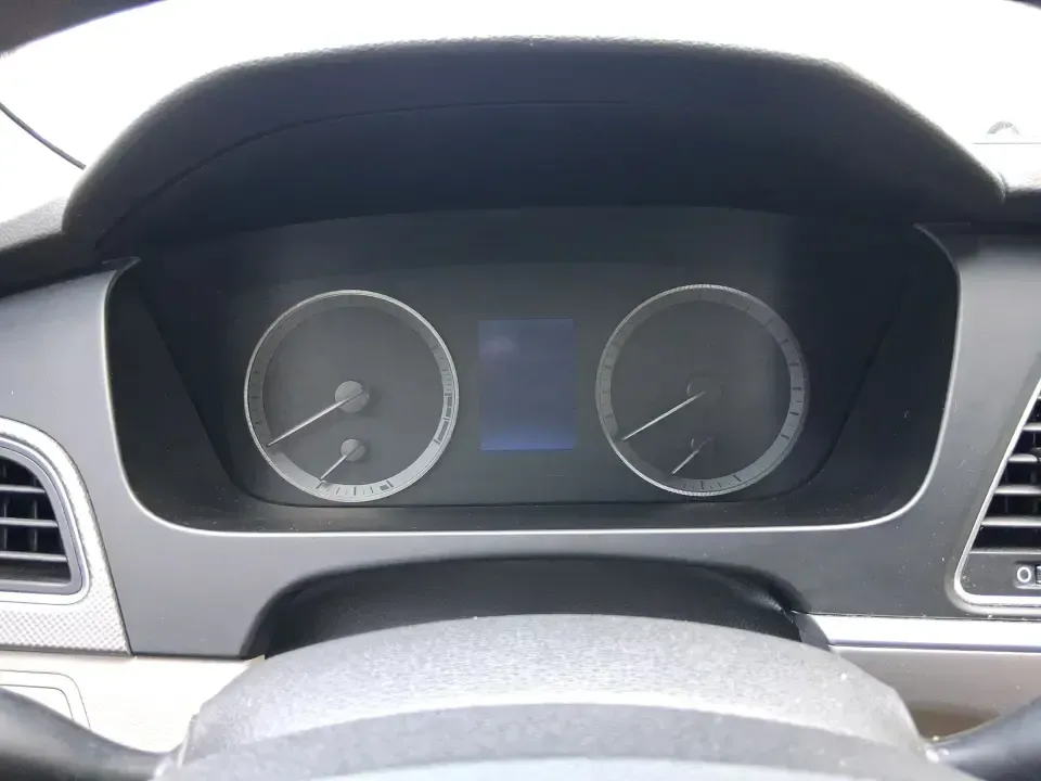 2015 Hyundai Sonata SE (5NPE24AFXFH) with an 2.4L L4 DOHC 16V engine, 7-Speed Automatic transmission, located at 8750 N County Rd 25A, Piqua, OH, 45356, (937) 908-9800, 40.164391, -84.232513 - Need a dependable daily commuter that still feels comfortable for weekend getaways to Dayton, Tipp City, or a quick escape to Charleston Falls Preserve? This 2015 Hyundai Sonata SE in Symphony Silver is a smart, budget-friendly sedan that fits real life in Troy, Ohio-easy to park downtown, smooth on - Photo#15