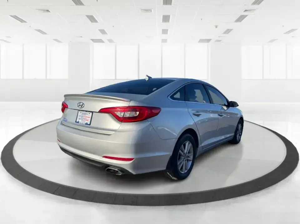 2015 Hyundai Sonata SE (5NPE24AFXFH) with an 2.4L L4 DOHC 16V engine, 7-Speed Automatic transmission, located at 1951 S Dayton Lakeview Rd., New Carlisle, OH, 45344, (937) 908-9800, 39.890999, -84.050255 - Need a dependable daily commuter that still feels comfortable for weekend getaways to Dayton, Tipp City, or a quick escape to Charleston Falls Preserve? This 2015 Hyundai Sonata SE in Symphony Silver is a smart, budget-friendly sedan that fits real life in Troy, Ohio-easy to park downtown, smooth on - Photo#2