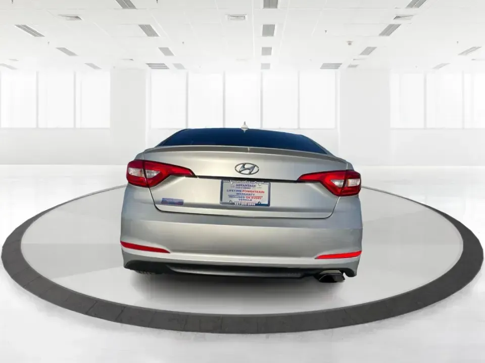 2015 Hyundai Sonata SE (5NPE24AFXFH) with an 2.4L L4 DOHC 16V engine, 7-Speed Automatic transmission, located at 1951 S Dayton Lakeview Rd., New Carlisle, OH, 45344, (937) 908-9800, 39.890999, -84.050255 - Need a dependable daily commuter that still feels comfortable for weekend getaways to Dayton, Tipp City, or a quick escape to Charleston Falls Preserve? This 2015 Hyundai Sonata SE in Symphony Silver is a smart, budget-friendly sedan that fits real life in Troy, Ohio-easy to park downtown, smooth on - Photo#3