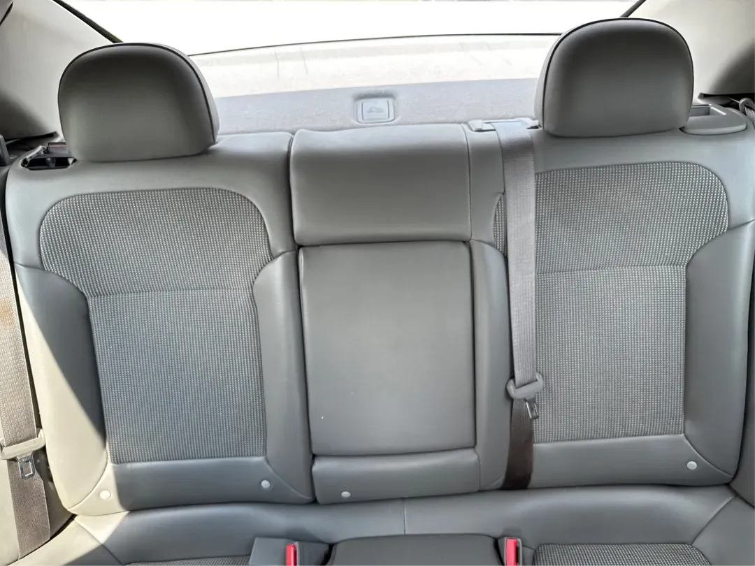 2015 Chevrolet Malibu 1LT (1G11C5SL5FF) with an ECOTEC 2.5L I-4 gasoline direct injection engine, 6-Speed Automatic transmission, located at 1951 S Dayton Lakeview Rd., New Carlisle, OH, 45344, (937) 908-9800, 39.890999, -84.050255 - Are you in the market for a reliable sedan that's perfect for daily commutes and weekend getaways alike? Look no further than this stunning 2015 Chevrolet Malibu 1LT, available now at Advantage Car and Credit in Fairborn, OH. This vehicle is not just a car; it's a lifestyle upgrade designed for budg - Photo#14