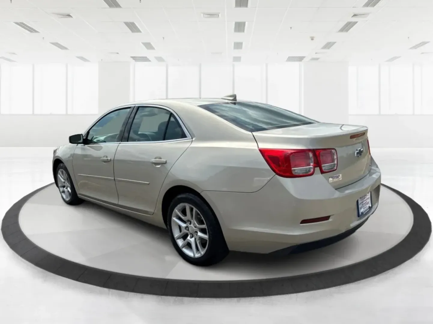 2015 Chevrolet Malibu 1LT (1G11C5SL5FF) with an ECOTEC 2.5L I-4 gasoline direct injection engine, located at 880 E. National Road, Vandalia, OH, 45377, (937) 908-9800, 39.891918, -84.183594 - Are you in the market for a reliable sedan that's perfect for daily commutes and weekend getaways alike? Look no further than this stunning 2015 Chevrolet Malibu 1LT, available now at Advantage Car and Credit in Fairborn, OH. This vehicle is not just a car; it's a lifestyle upgrade designed for budg - Photo#4