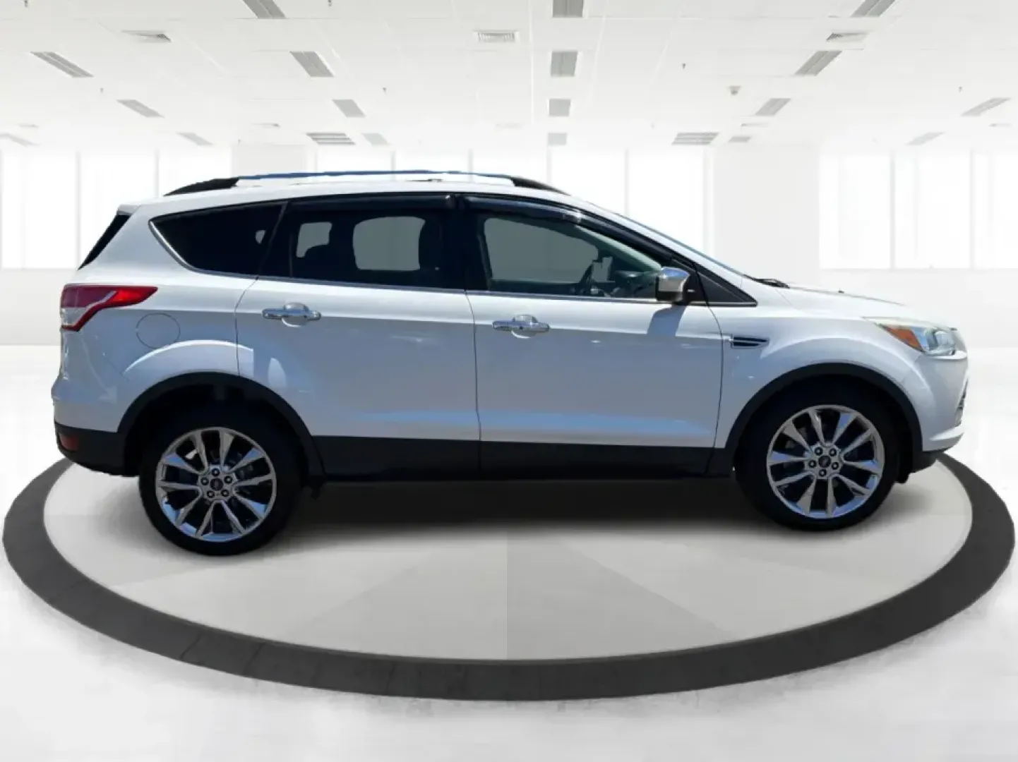 2015 Ford Escape SE (1FMCU9G92FU) with an EcoBoost 1.6L I-4 gasoline direct injection engine, 6-Speed Automatic transmission, located at 401 Woodman Dr, Riverside, OH, 45431, (937) 908-9800, 39.760899, -84.123421 - Need a do-it-all SUV for Dayton-area commutes, school drop-offs, and spontaneous weekend getaways? This 2015 Ford Escape SE 4WD is built for real life in Riverside, Ohio-comfortable for daily runs down Woodman Dr, confident on slick winter mornings, and efficient enough for longer drives toward Down- Photo#1