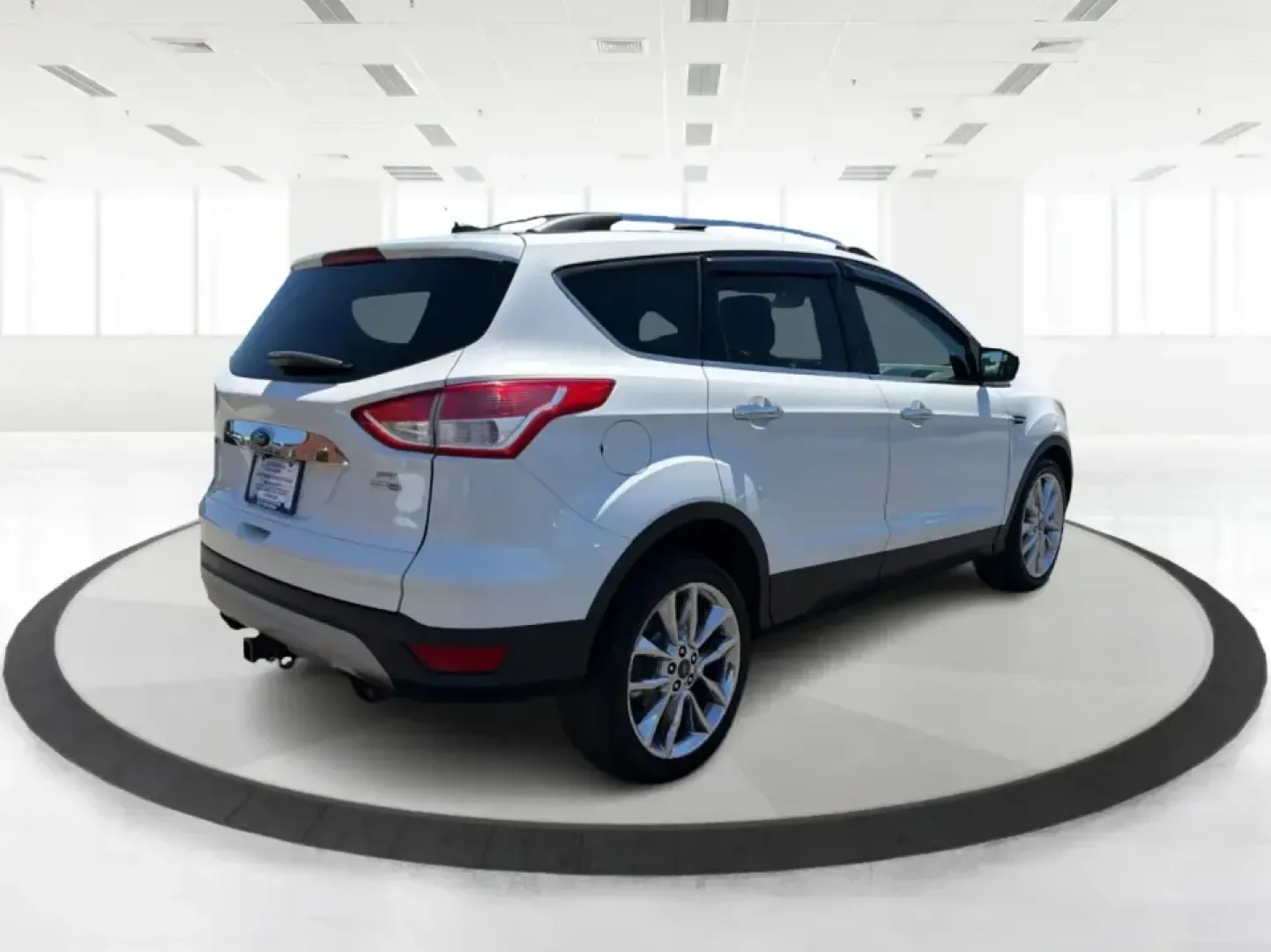 2015 Ford Escape SE (1FMCU9G92FU) with an EcoBoost 1.6L I-4 gasoline direct injection engine, 6-Speed Automatic transmission, located at 401 Woodman Dr, Riverside, OH, 45431, (937) 908-9800, 39.760899, -84.123421 - Need a do-it-all SUV for Dayton-area commutes, school drop-offs, and spontaneous weekend getaways? This 2015 Ford Escape SE 4WD is built for real life in Riverside, Ohio-comfortable for daily runs down Woodman Dr, confident on slick winter mornings, and efficient enough for longer drives toward Down- Photo#2
