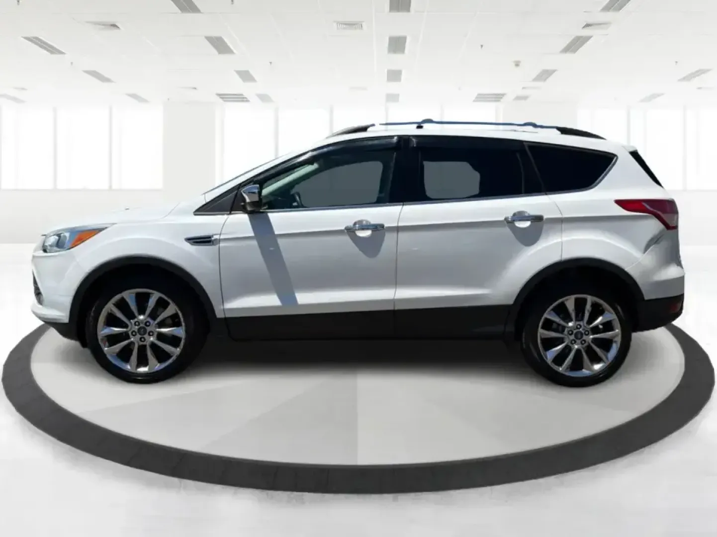 2015 Ford Escape SE (1FMCU9G92FU) with an EcoBoost 1.6L I-4 gasoline direct injection engine, 6-Speed Automatic transmission, located at 401 Woodman Dr, Riverside, OH, 45431, (937) 908-9800, 39.760899, -84.123421 - Need a do-it-all SUV for Dayton-area commutes, school drop-offs, and spontaneous weekend getaways? This 2015 Ford Escape SE 4WD is built for real life in Riverside, Ohio-comfortable for daily runs down Woodman Dr, confident on slick winter mornings, and efficient enough for longer drives toward Down- Photo#5