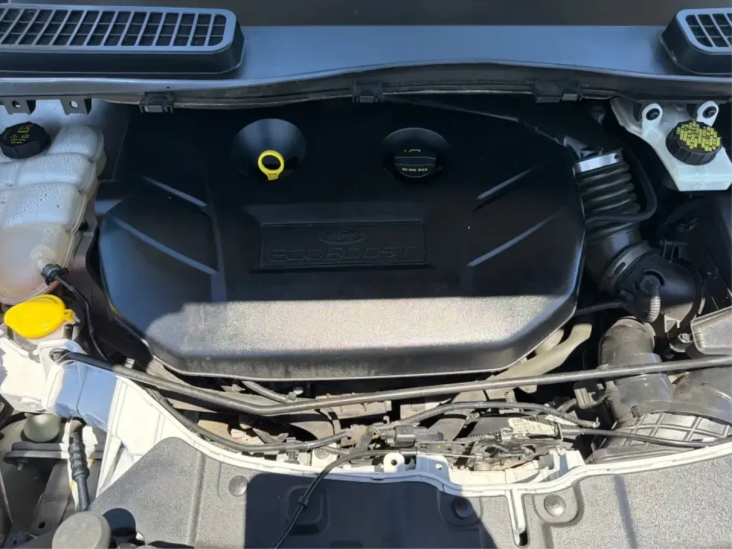 2015 Ford Escape SE (1FMCU9G92FU) with an EcoBoost 1.6L I-4 gasoline direct injection engine, 6-Speed Automatic transmission, located at 401 Woodman Dr, Riverside, OH, 45431, (937) 908-9800, 39.760899, -84.123421 - Need a do-it-all SUV for Dayton-area commutes, school drop-offs, and spontaneous weekend getaways? This 2015 Ford Escape SE 4WD is built for real life in Riverside, Ohio-comfortable for daily runs down Woodman Dr, confident on slick winter mornings, and efficient enough for longer drives toward Down- Photo#11