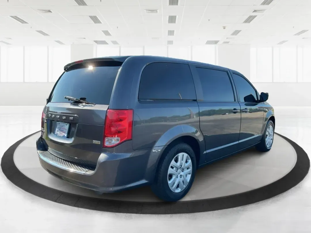 2018 Dodge Grand Caravan SE (2C4RDGBG5JR) with an Pentastar 3.6L V-6 DOHC engine, located at 4508 South Dixie Dr, Moraine, OH, 45439, (937) 908-9800, 39.689976, -84.218452 - **Explore the Open Road in Style with the 2018 Dodge Grand Caravan Perfect for Families on the Go!**<br /> <br /> Are you searching for a reliable vehicle that caters to your family's needs while offering comfort and versatility? Look no further than the 2018 Dodge Grand Caravan SE, available now a - Photo#2