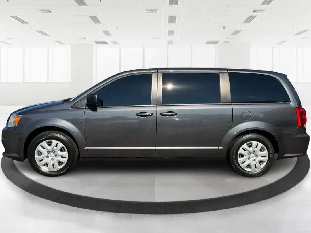 2018 Dodge Grand Caravan SE (2C4RDGBG5JR) with an Pentastar 3.6L V-6 DOHC engine, located at 4508 South Dixie Dr, Moraine, OH, 45439, (937) 908-9800, 39.689976, -84.218452 - **Explore the Open Road in Style with the 2018 Dodge Grand Caravan Perfect for Families on the Go!**<br /> <br /> Are you searching for a reliable vehicle that caters to your family's needs while offering comfort and versatility? Look no further than the 2018 Dodge Grand Caravan SE, available now a - Photo#5
