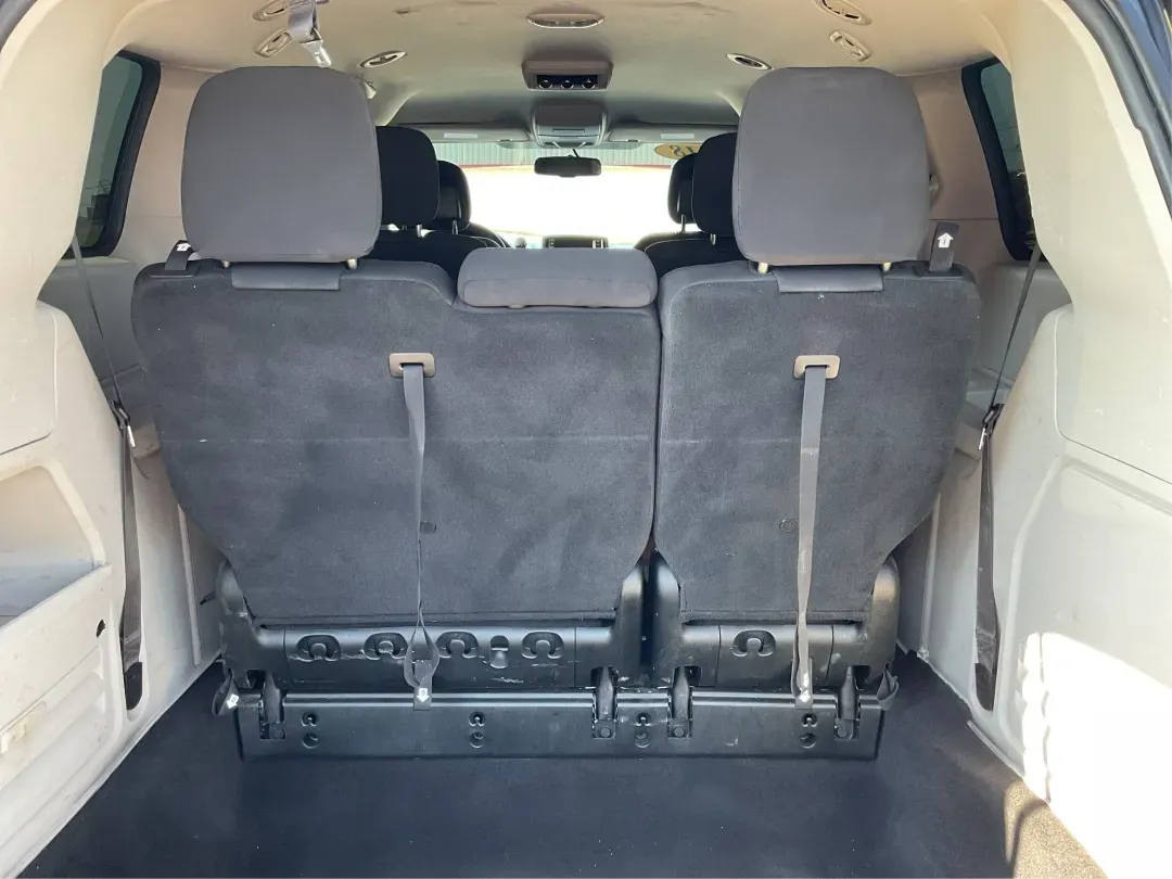 2018 Dodge Grand Caravan SE (2C4RDGBG5JR) with an Pentastar 3.6L V-6 DOHC engine, located at 4508 South Dixie Dr, Moraine, OH, 45439, (937) 908-9800, 39.689976, -84.218452 - **Explore the Open Road in Style with the 2018 Dodge Grand Caravan Perfect for Families on the Go!**<br /> <br /> Are you searching for a reliable vehicle that caters to your family's needs while offering comfort and versatility? Look no further than the 2018 Dodge Grand Caravan SE, available now a - Photo#12