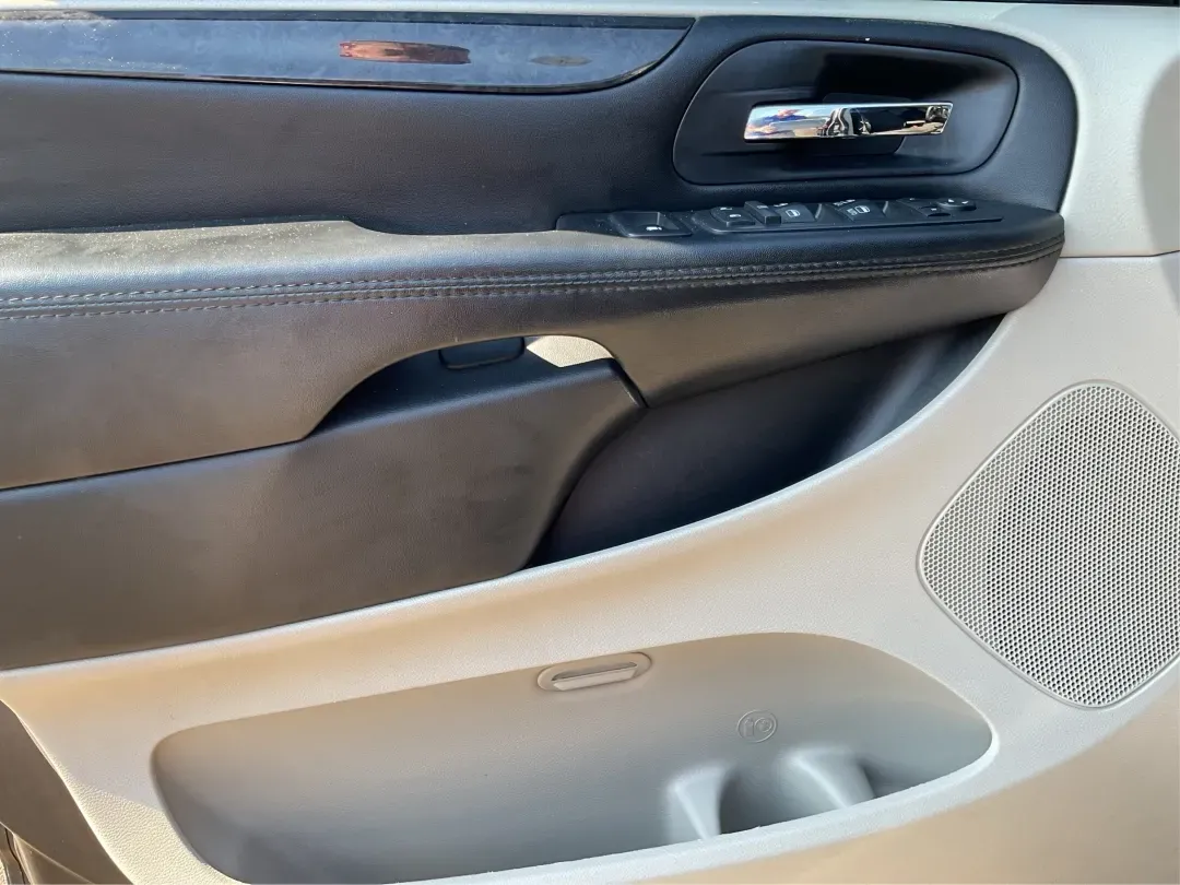 2018 Dodge Grand Caravan SE (2C4RDGBG5JR) with an Pentastar 3.6L V-6 DOHC engine, located at 4508 South Dixie Dr, Moraine, OH, 45439, (937) 908-9800, 39.689976, -84.218452 - **Explore the Open Road in Style with the 2018 Dodge Grand Caravan Perfect for Families on the Go!**<br /> <br /> Are you searching for a reliable vehicle that caters to your family's needs while offering comfort and versatility? Look no further than the 2018 Dodge Grand Caravan SE, available now a - Photo#19