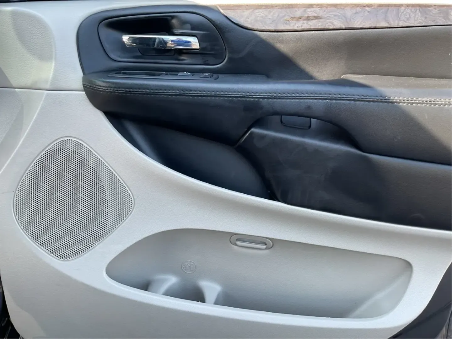 2018 Dodge Grand Caravan SE (2C4RDGBG5JR) with an Pentastar 3.6L V-6 DOHC engine, located at 1099 N County Rd 25A, Troy, OH, 45373, (937) 908-9800, 40.057079, -84.212883 - **Explore the Open Road in Style with the 2018 Dodge Grand Caravan Perfect for Families on the Go!**<br /> <br /> Are you searching for a reliable vehicle that caters to your family's needs while offering comfort and versatility? Look no further than the 2018 Dodge Grand Caravan SE, available now a - Photo#20