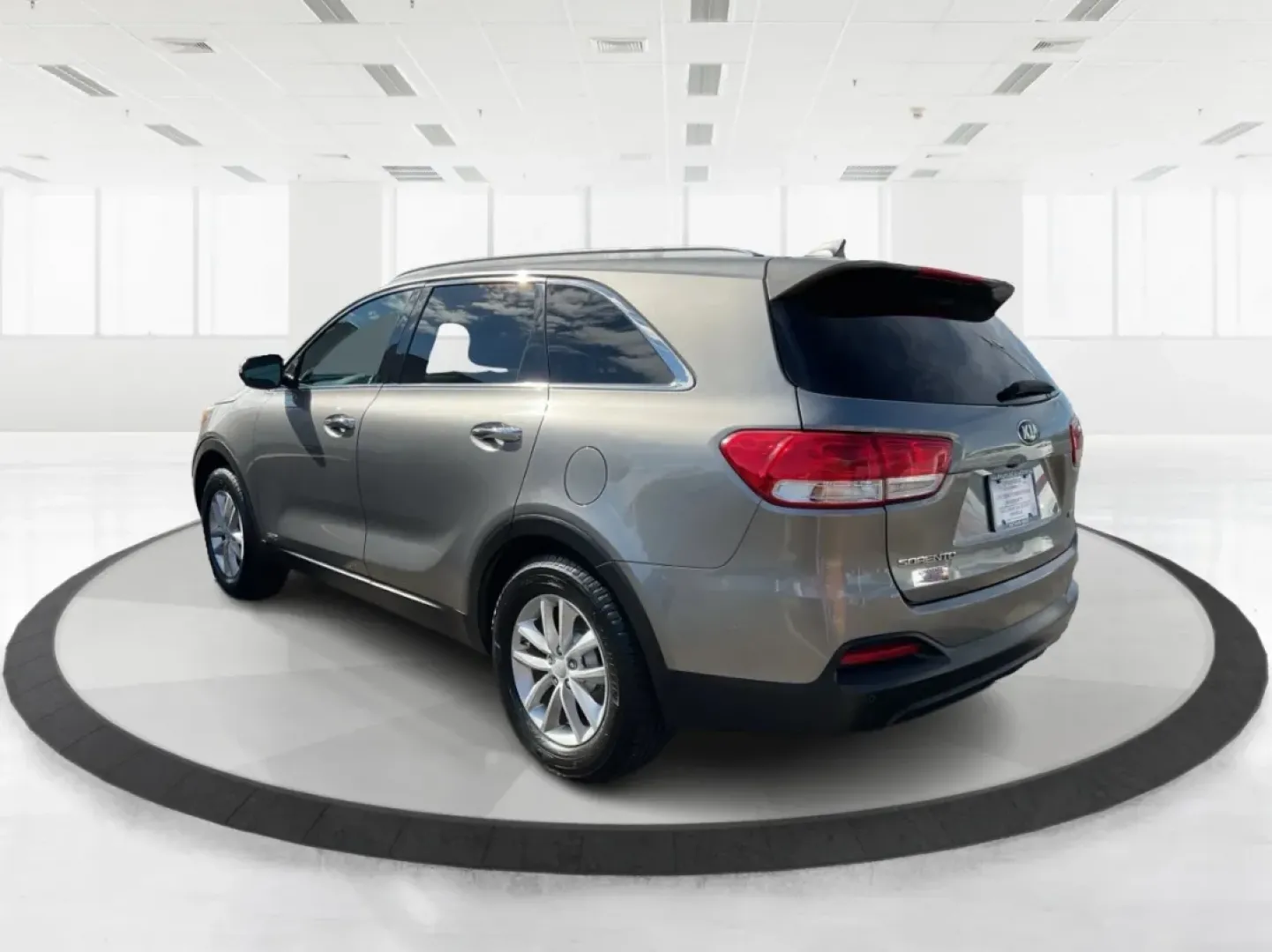 2016 Kia Sorento 2.4L LX (5XYPGDA32GG) with an 2.4L I-4 gasoline direct injection engine, located at 1099 N County Rd 25A, Troy, OH, 45373, (937) 908-9800, 40.057079, -84.212883 - Are you ready to elevate your family adventures while keeping comfort and versatility at the forefront? Look no further than this stunning 2016 Kia Sorento LX, now available at Advantage Car and Credit - Troy. Nestled in the heart of Troy, OH, at 1099 N County Rd 25A, our Buy Here Pay Here dealershi - Photo#4