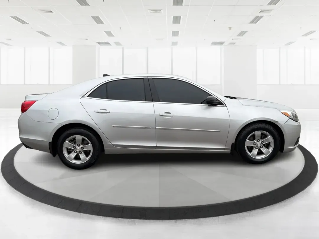 2014 Chevrolet Malibu 1LS (1G11B5SL5EU) with an ECOTEC 2.5L I-4 gasoline direct injection engine, located at 4508 South Dixie Dr, Moraine, OH, 45439, (937) 908-9800, 39.689976, -84.218452 - Experience the perfect blend of comfort, style, and reliability with the 2014 Chevrolet Malibu 1LS, available now at Advantage Car and Credit Moraine! Whether you're commuting to work, running errands, or planning a weekend getaway, this sleek sedan is designed to enhance your driving experience wh - Photo#1