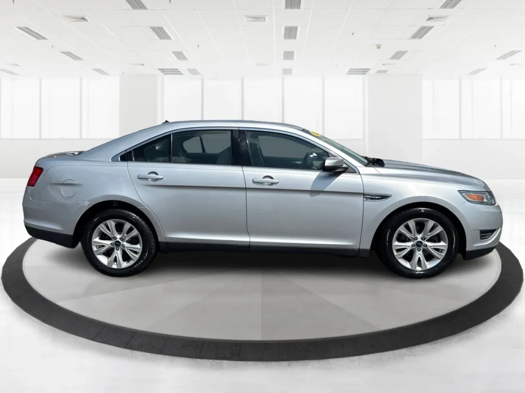 photo of 2011 Ford Taurus SEL