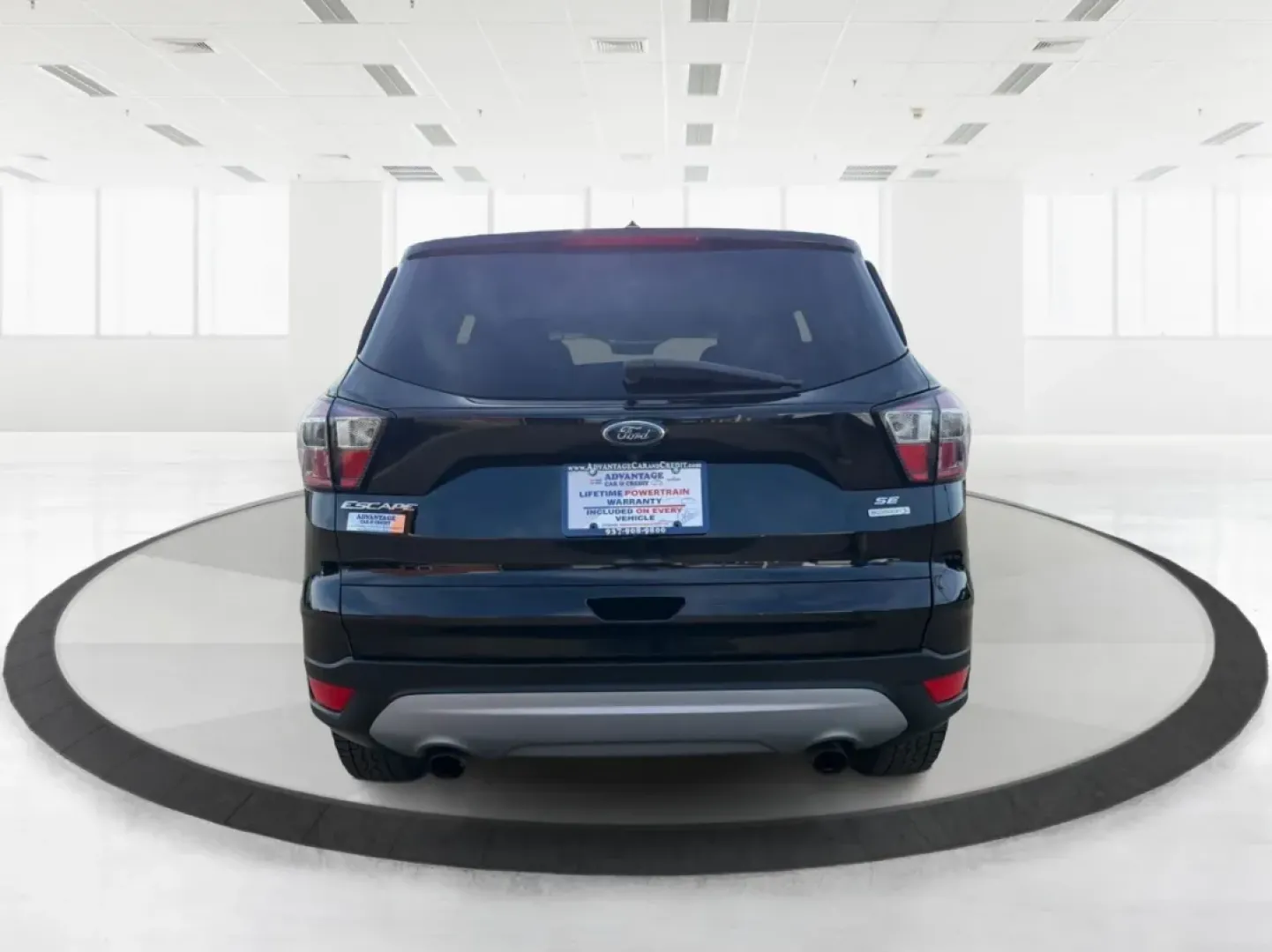 2017 Ford Escape (1FMCU0GD6HU) with an 1.5L L4 DOHC 16V engine, 6-Speed Automatic transmission, located at 4508 South Dixie Dr, Moraine, OH, 45439, (937) 908-9800, 39.689976, -84.218452 - **Explore the Open Road in This 2017 Ford Escape SE Perfect for Your Active Lifestyle!**<br /> <br /> Are you searching for a versatile and stylish SUV that perfectly fits your on-the-go lifestyle? Look no further! The 2017 Ford Escape SE is ideal for families, commuters, or anyone who loves weeken - Photo#3