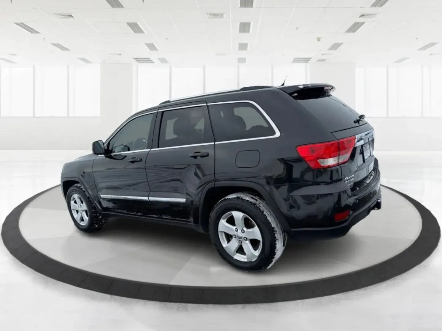 2013 Jeep Grand Cherokee Laredo (1C4RJFAGXDC) with an Other engine, located at 1099 N County Rd 25A, Troy, OH, 45373, (937) 908-9800, 40.057079, -84.212883 - **Adventure Awaits: 2013 Jeep Grand Cherokee Laredo Ready for Your Next Journey**<br /> <br /> Are you ready to tackle your next family adventure or weekend getaway? Look no further than this stunning 2013 Jeep Grand Cherokee Laredo, available now at Advantage Car and Credit in Troy, OH. This versat - Photo#4