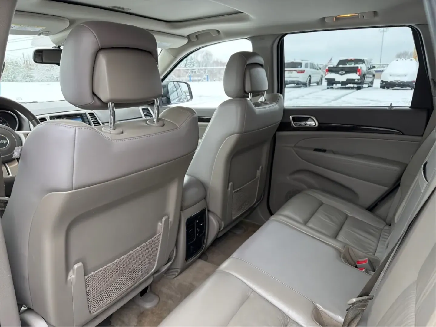 2013 Jeep Grand Cherokee Laredo (1C4RJFAGXDC) with an Other engine, located at 1099 N County Rd 25A, Troy, OH, 45373, (937) 908-9800, 40.057079, -84.212883 - **Adventure Awaits: 2013 Jeep Grand Cherokee Laredo Ready for Your Next Journey**<br /> <br /> Are you ready to tackle your next family adventure or weekend getaway? Look no further than this stunning 2013 Jeep Grand Cherokee Laredo, available now at Advantage Car and Credit in Troy, OH. This versat - Photo#10