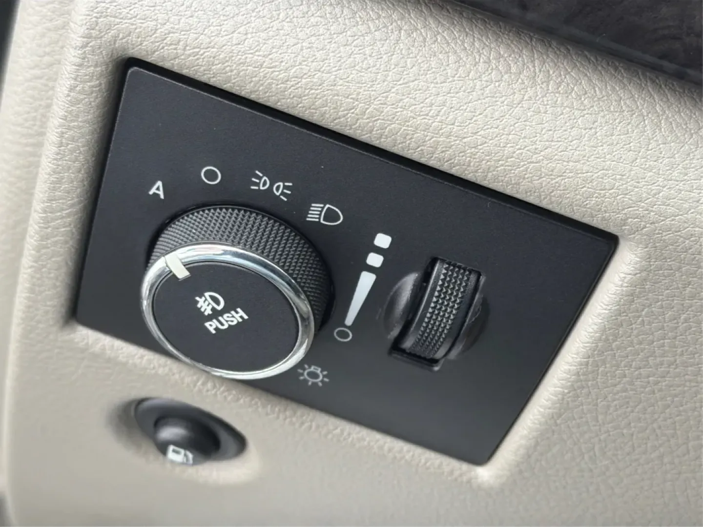 2013 Jeep Grand Cherokee Laredo (1C4RJFAGXDC) with an Other engine, located at 1099 N County Rd 25A, Troy, OH, 45373, (937) 908-9800, 40.057079, -84.212883 - **Adventure Awaits: 2013 Jeep Grand Cherokee Laredo Ready for Your Next Journey**<br /> <br /> Are you ready to tackle your next family adventure or weekend getaway? Look no further than this stunning 2013 Jeep Grand Cherokee Laredo, available now at Advantage Car and Credit in Troy, OH. This versat - Photo#17