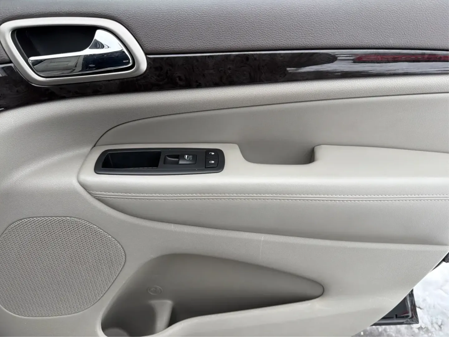 2013 Jeep Grand Cherokee Laredo (1C4RJFAGXDC) with an Other engine, located at 1099 N County Rd 25A, Troy, OH, 45373, (937) 908-9800, 40.057079, -84.212883 - **Adventure Awaits: 2013 Jeep Grand Cherokee Laredo Ready for Your Next Journey**<br /> <br /> Are you ready to tackle your next family adventure or weekend getaway? Look no further than this stunning 2013 Jeep Grand Cherokee Laredo, available now at Advantage Car and Credit in Troy, OH. This versat - Photo#20