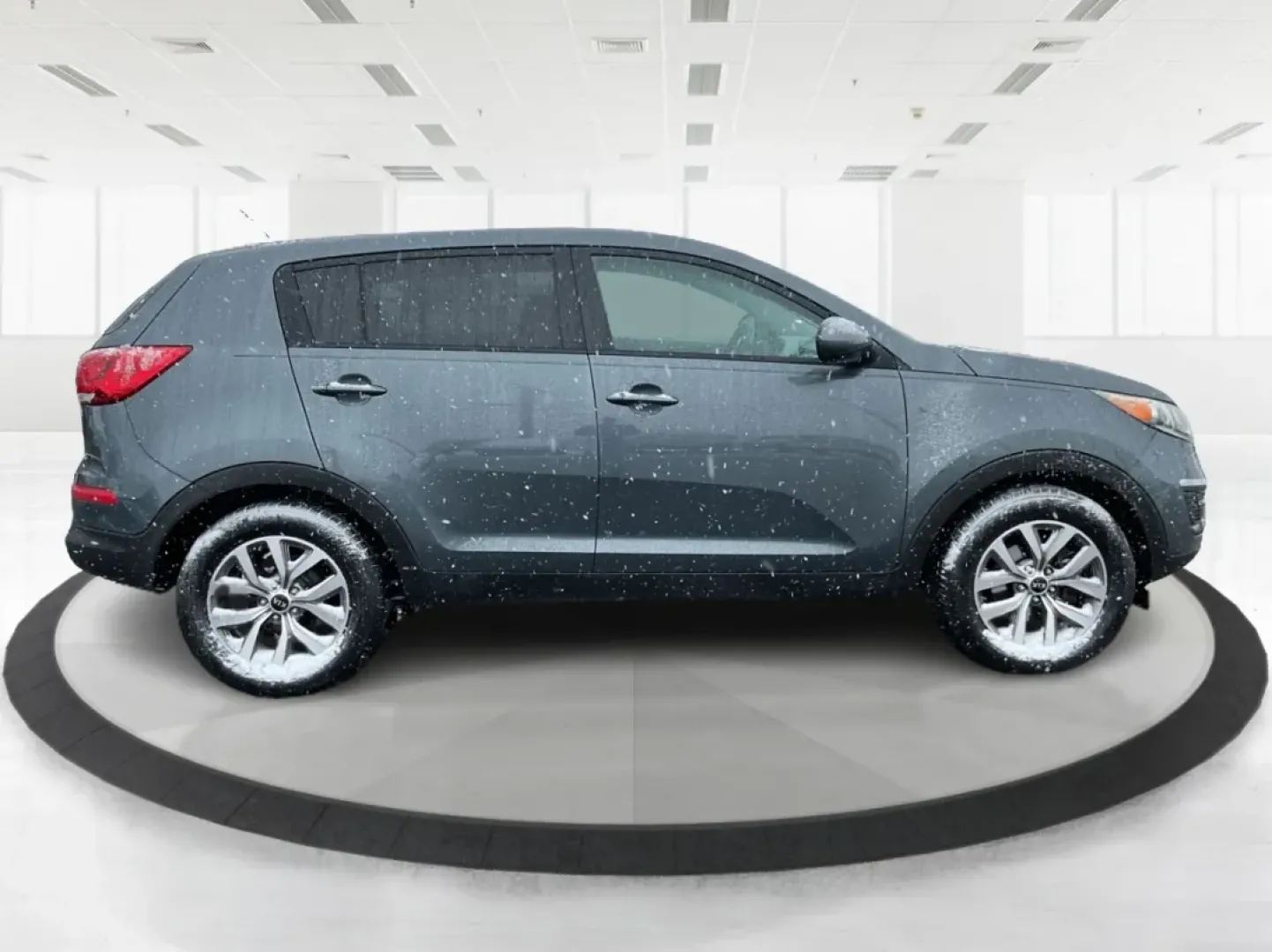 2015 Kia Sportage LX (KNDPB3AC8F7) with an Other engine, located at 880 E. National Road, Vandalia, OH, 45377, (937) 908-9800, 39.891918, -84.183594 - **Adventure Awaits: Discover the 2015 Kia Sportage LX at Advantage Car and Credit!**<br /> <br /> Are you ready to enhance your lifestyle with a vehicle that's perfect for weekend getaways or daily commutes? At Advantage Car and Credit in New Carlisle, OH, we're excited to introduce you to the 2015 - Photo#1